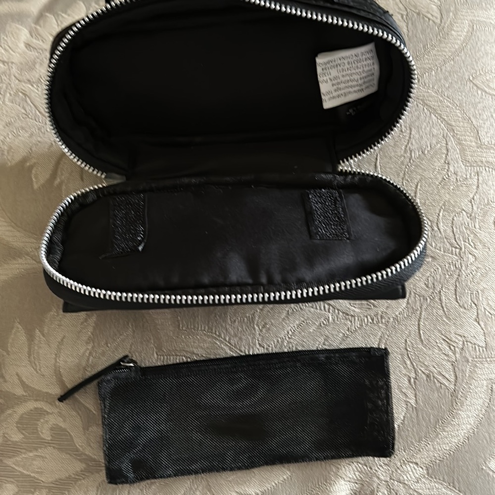 Makeover Essentials Makeup Bag - Picture 4 of 8